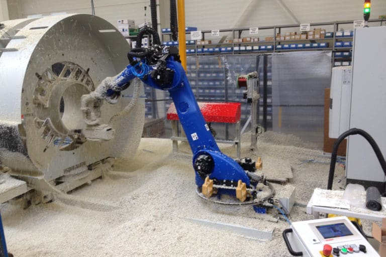 Software and commissioning of the RFA robotized machining center for plastic pipes